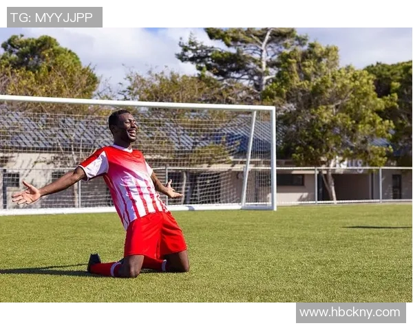 非裔足球明星的辉煌成就与历史地位排名分析与回顾